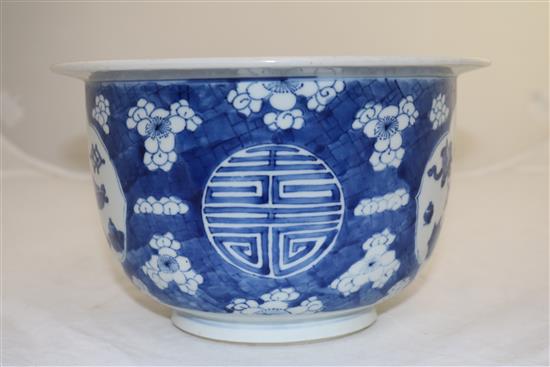 A Chinese blue and white jardinière, early 18th century, diameter 24cm, slight faults